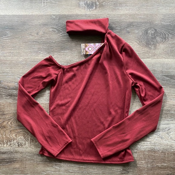 NWT Boohoo rib cut shoulder turtleneck top sz 6 - Picture 4 of 4